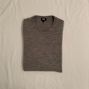 Uniqlo grey crewneck sweater